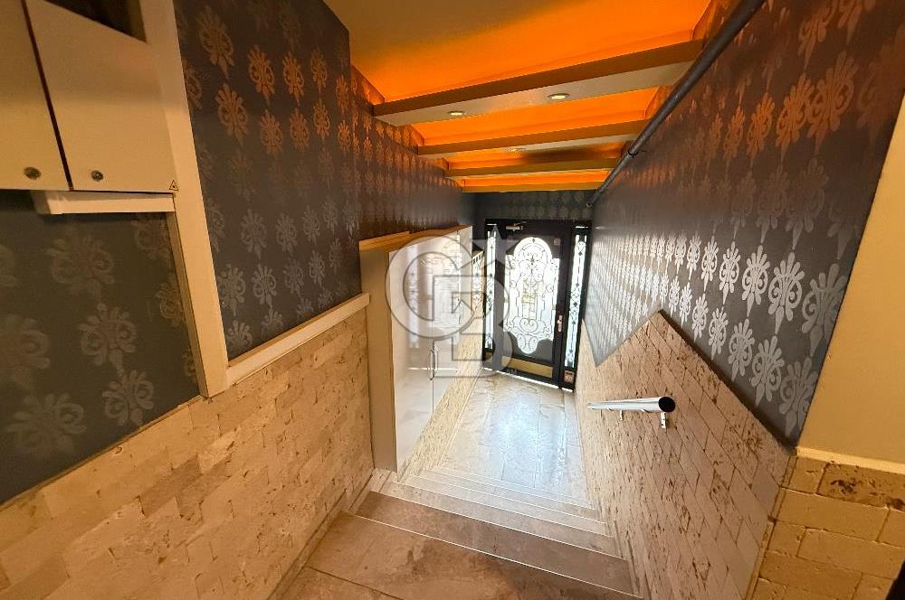 İZMİR KARŞIYAKA ALAYBEY’DE MERKEZİ KONUMDA, KAPALI MUTFAKLI 2+1 DAİRE