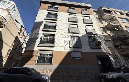 İZMİR KARŞIYAKA ALAYBEY’DE MERKEZİ KONUMDA, KAPALI MUTFAKLI 2+1 DAİRE