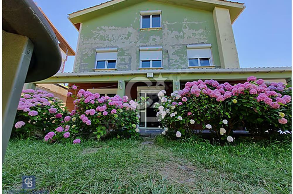 ARNAVUTKÖY KARABURUN MÜSTAKİL 3 KATLI BAHÇELİ EV