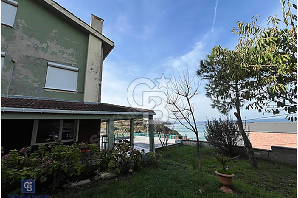 ARNAVUTKÖY KARABURUN MÜSTAKİL 3 KATLI BAHÇELİ EV