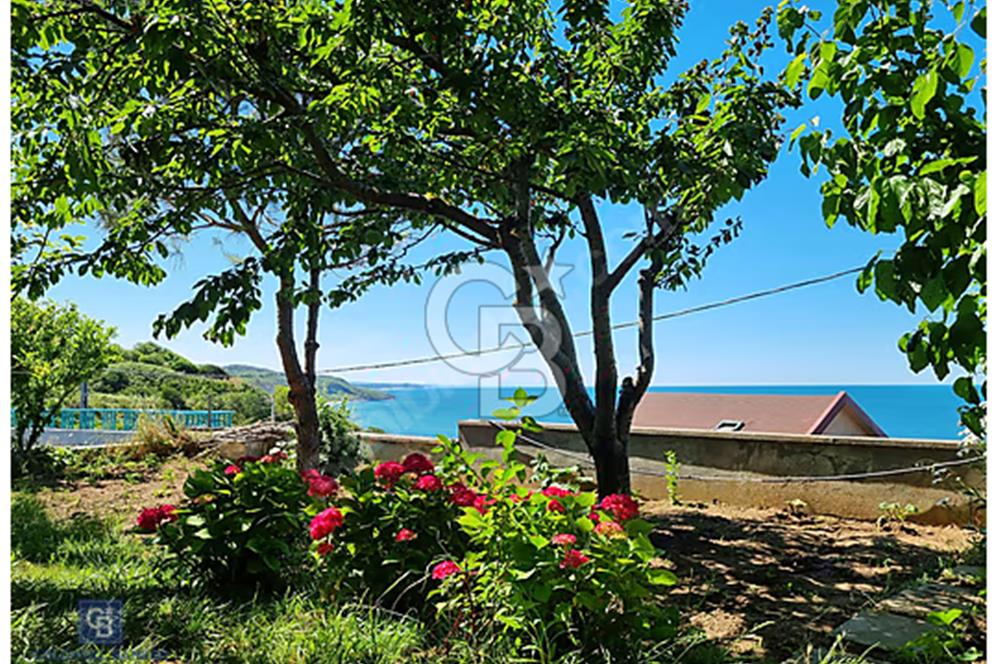 ARNAVUTKÖY KARABURUN MÜSTAKİL 3 KATLI BAHÇELİ EV