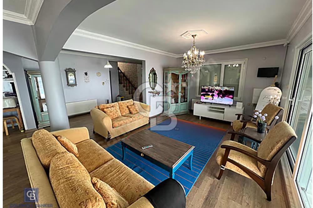 ARNAVUTKÖY KARABURUN MÜSTAKİL 3 KATLI BAHÇELİ EV