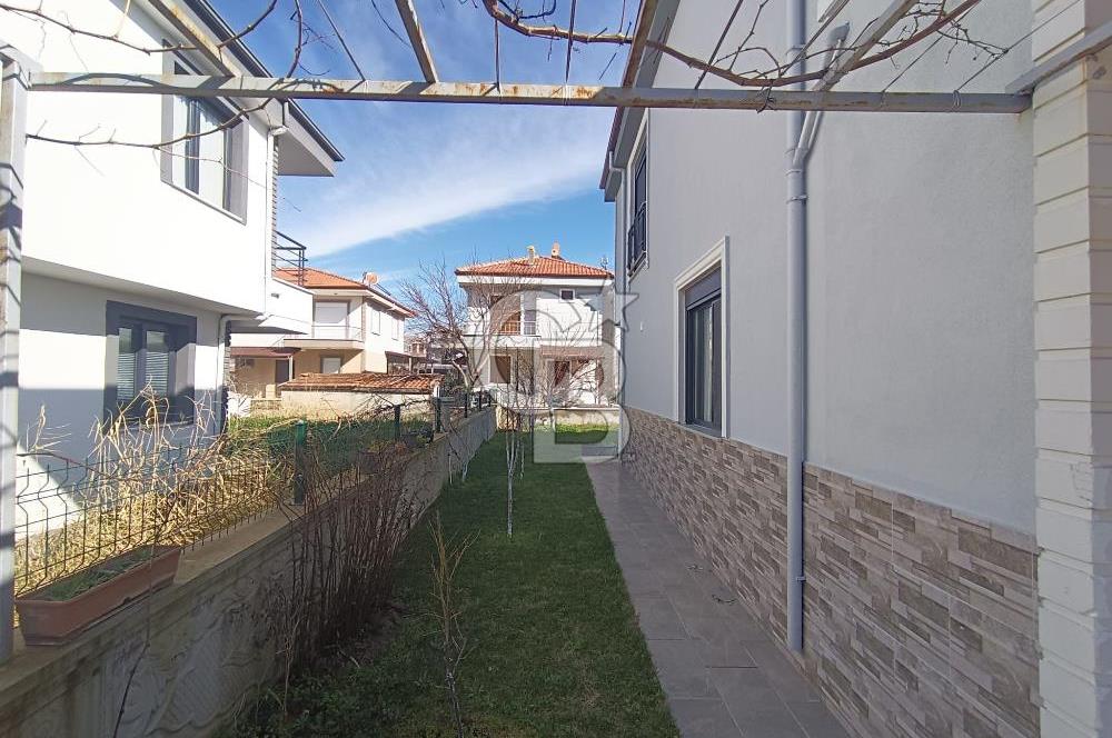 Mavinin ve Yeşilinin Buluştuğu Nokta: Altınova’da Fırsat Villası!