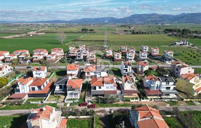 Mavinin ve Yeşilinin Buluştuğu Nokta: Altınova’da Fırsat Villası!