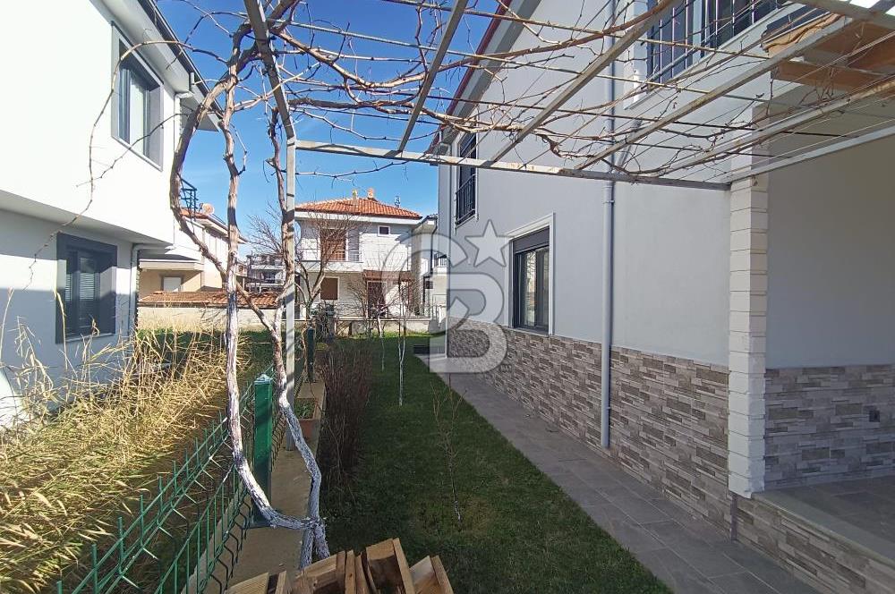 Mavinin ve Yeşilinin Buluştuğu Nokta: Altınova’da Fırsat Villası!