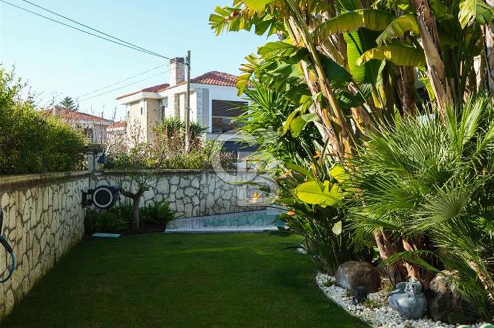 ALAÇATI GÖBENE MAHALLESİNDE SATILIK LÜKS VİLLA