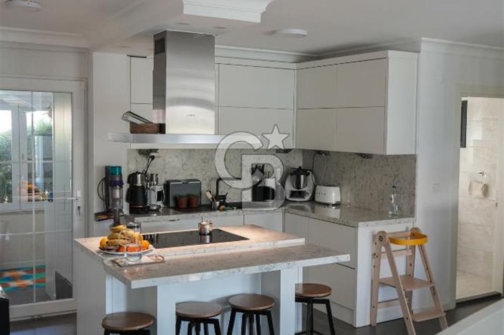 ALAÇATI GÖBENE MAHALLESİNDE SATILIK LÜKS VİLLA