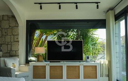 ALAÇATI GÖBENE MAHALLESİNDE SATILIK LÜKS VİLLA