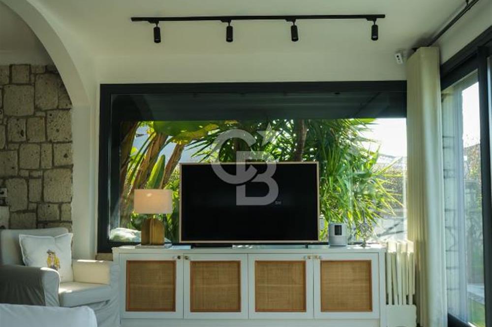 ALAÇATI GÖBENE MAHALLESİNDE SATILIK LÜKS VİLLA