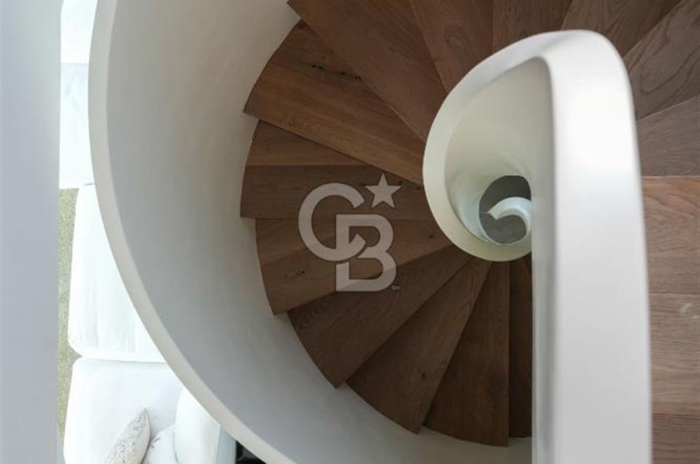 ALAÇATI GÖBENE MAHALLESİNDE SATILIK LÜKS VİLLA