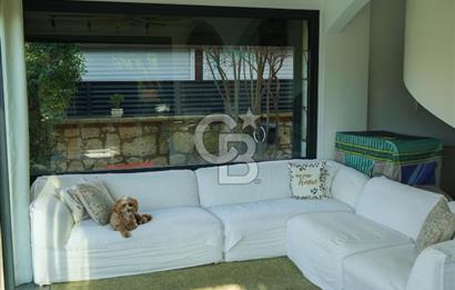 ALAÇATI GÖBENE MAHALLESİNDE SATILIK LÜKS VİLLA