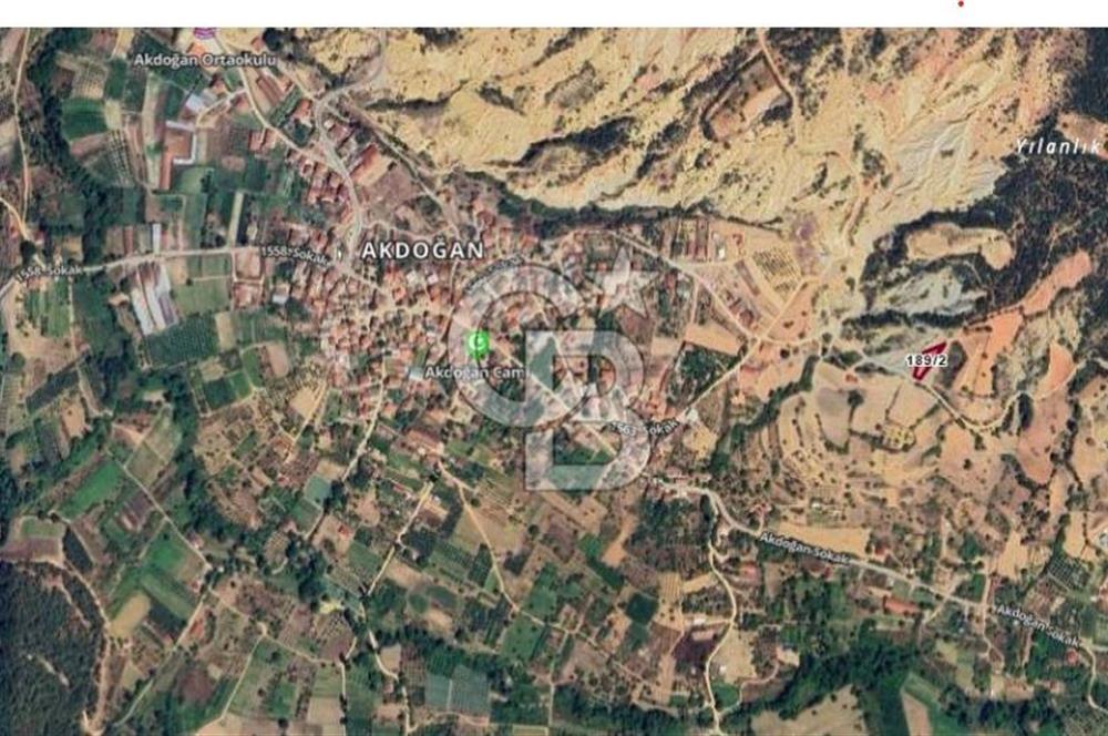 Geyve Akdoğan Mah. de İçinde Konteyner Olan Satılık Parsel