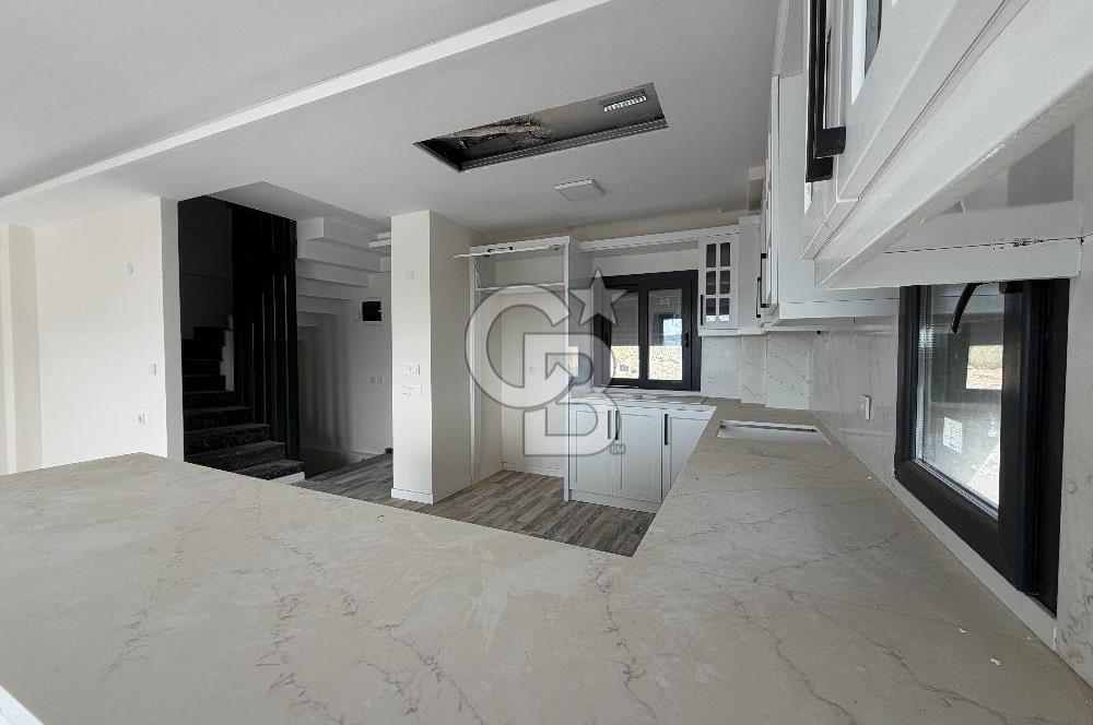 MENEMEN VİLLAKENT'TE 4+1 BAHÇELİ TRİPLEKS DOĞA MANZARALI VİLLA