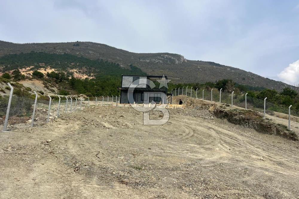 Geyve Akdoğan Mah. de İçinde Konteyner Olan Satılık Parsel