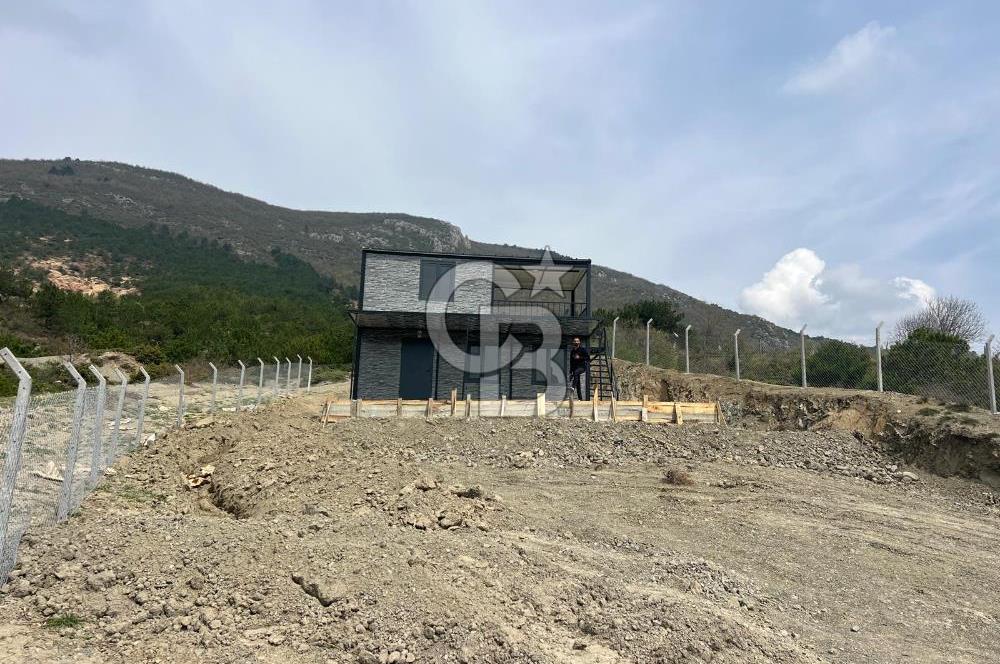 Geyve Akdoğan Mah. de İçinde Konteyner Olan Satılık Parsel