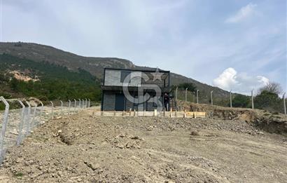 Geyve Akdoğan Mah. de İçinde Konteyner Olan Satılık Parsel