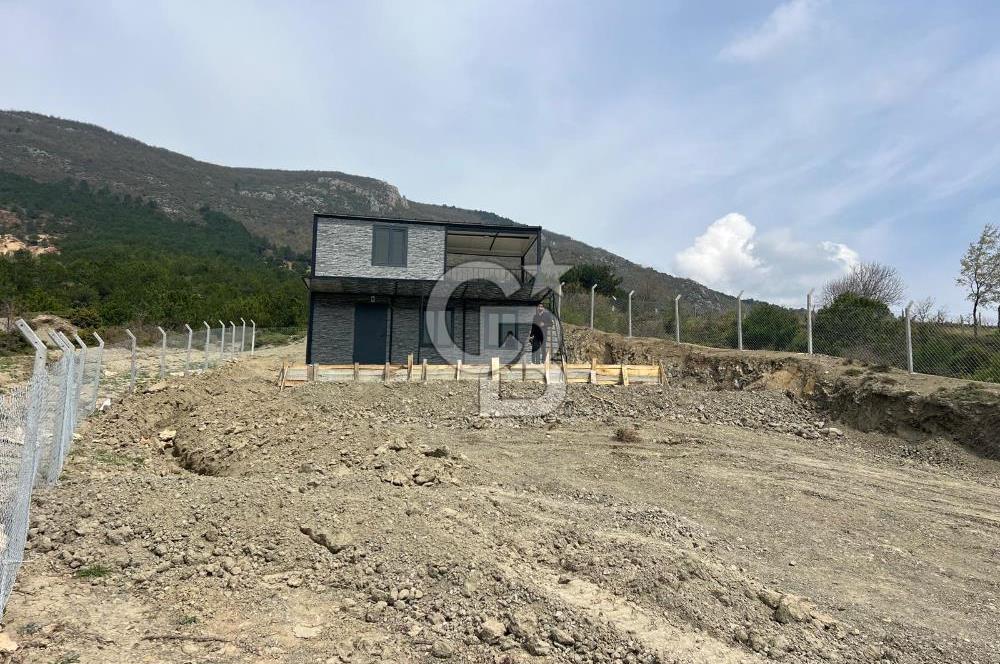 Geyve Akdoğan Mah. de İçinde Konteyner Olan Satılık Parsel