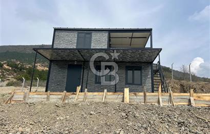 Geyve Akdoğan Mah. de İçinde Konteyner Olan Satılık Parsel