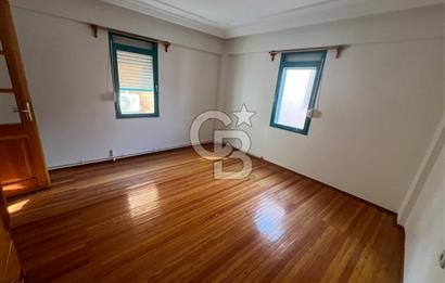 Yenifoça Merkezde Sahile 50 Metre Geniş Kiralık Müstakil Ev