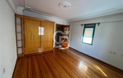 Yenifoça Merkezde Sahile 50 Metre Geniş Kiralık Müstakil Ev