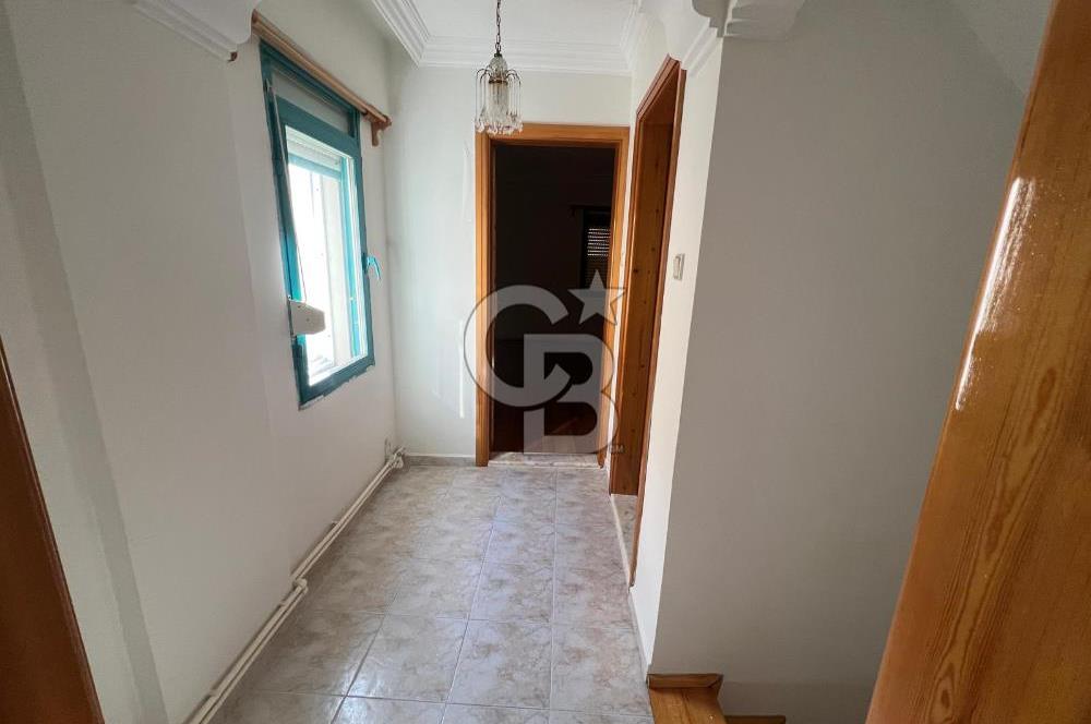Yenifoça Merkezde Sahile 50 Metre Geniş Kiralık Müstakil Ev