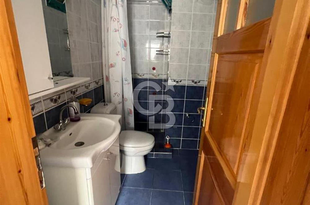 Yenifoça Merkezde Sahile 50 Metre Geniş Kiralık Müstakil Ev