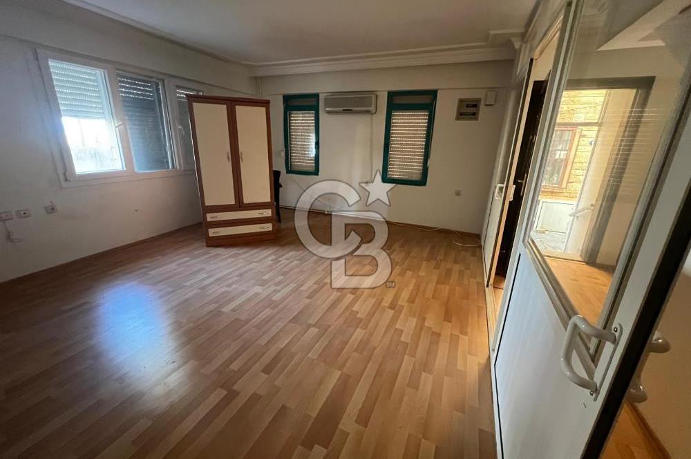Yenifoça Merkezde Sahile 50 Metre Geniş Kiralık Müstakil Ev