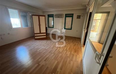 Yenifoça Merkezde Sahile 50 Metre Geniş Kiralık Müstakil Ev
