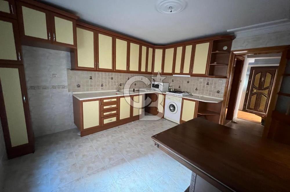 Yenifoça Merkezde Sahile 50 Metre Geniş Kiralık Müstakil Ev