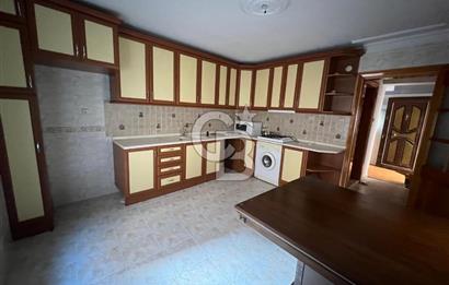 Yenifoça Merkezde Sahile 50 Metre Geniş Kiralık Müstakil Ev