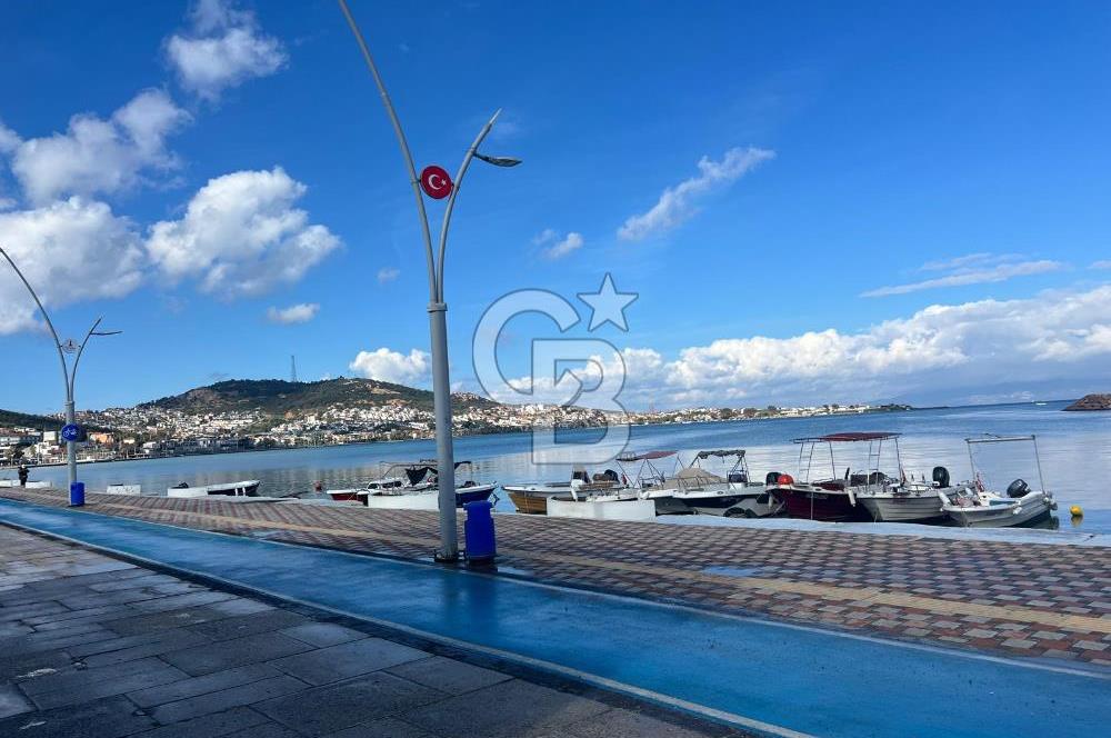 Yenifoça Merkezde Sahile 50 Metre Geniş Kiralık Müstakil Ev