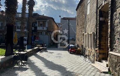 Yenifoça Merkezde Sahile 50 Metre Geniş Kiralık Müstakil Ev