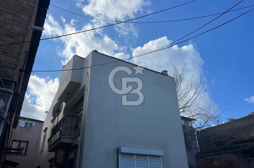 Yenifoça Merkezde Sahile 50 Metre Geniş Kiralık Müstakil Ev