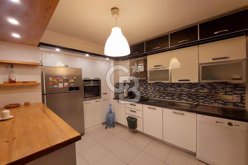 Foça Limnili Sitesinde Eşyalı Kiralık Havuzlu 3+1 Villa