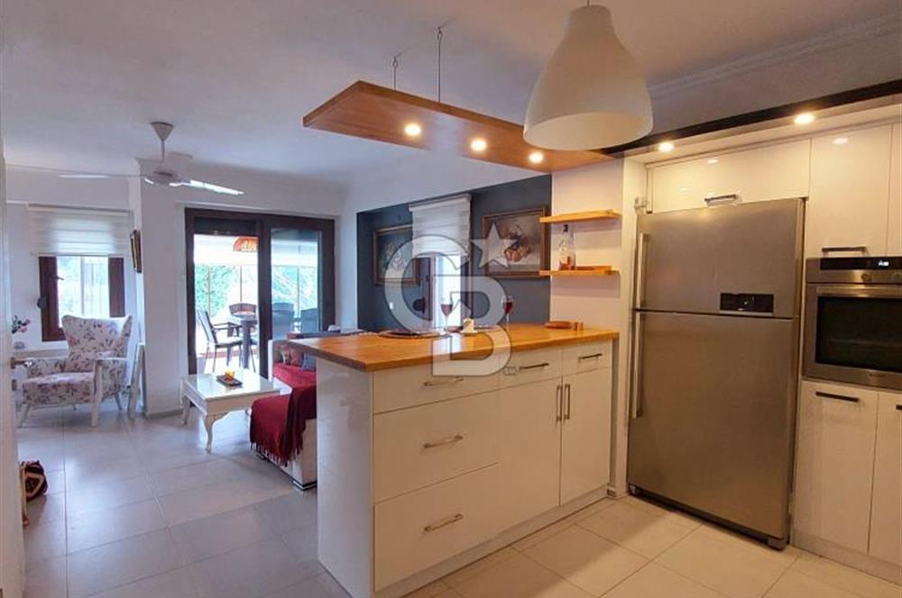Foça Limnili Sitesinde Eşyalı Kiralık Havuzlu 3+1 Villa