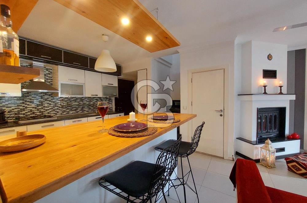 Foça Limnili Sitesinde Eşyalı Kiralık Havuzlu 3+1 Villa