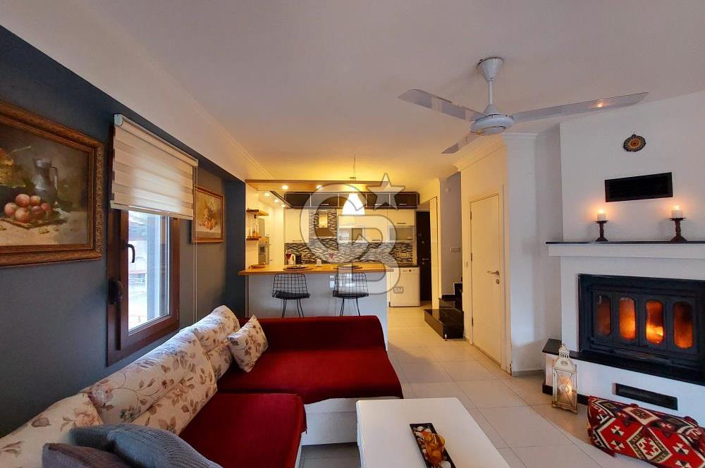 Foça Limnili Sitesinde Eşyalı Kiralık Havuzlu 3+1 Villa