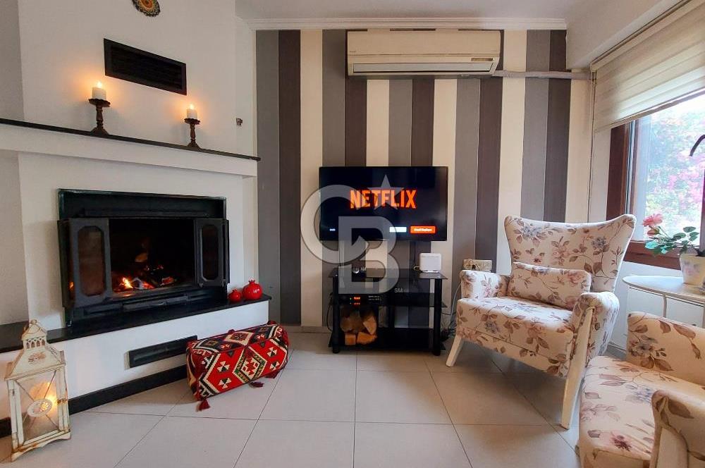 Foça Limnili Sitesinde Eşyalı Kiralık Havuzlu 3+1 Villa