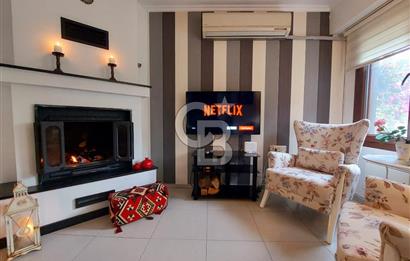 Foça Limnili Sitesinde Eşyalı Kiralık Havuzlu 3+1 Villa