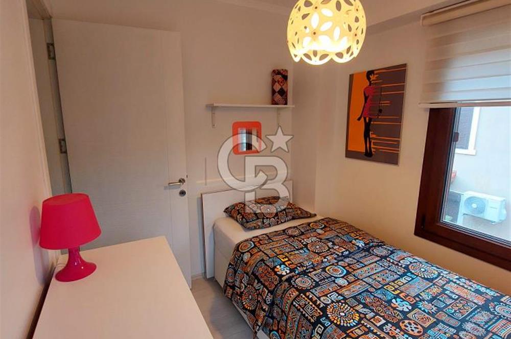 Foça Limnili Sitesinde Eşyalı Kiralık Havuzlu 3+1 Villa