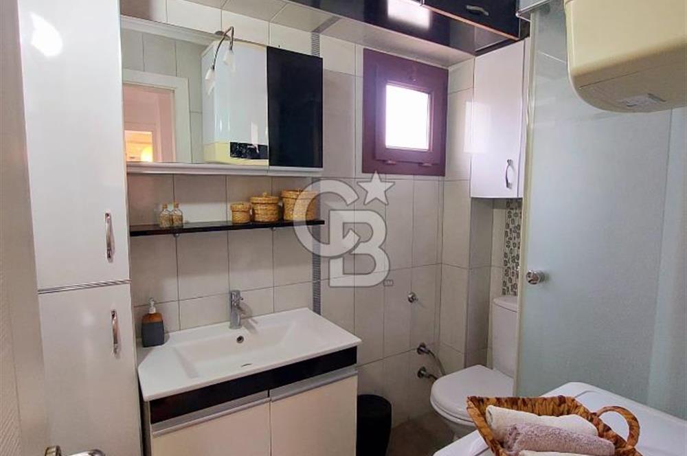 Foça Limnili Sitesinde Eşyalı Kiralık Havuzlu 3+1 Villa