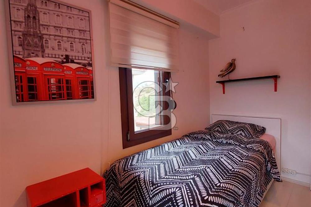 Foça Limnili Sitesinde Eşyalı Kiralık Havuzlu 3+1 Villa