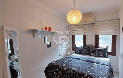 Foça Limnili Sitesinde Eşyalı Kiralık Havuzlu 3+1 Villa