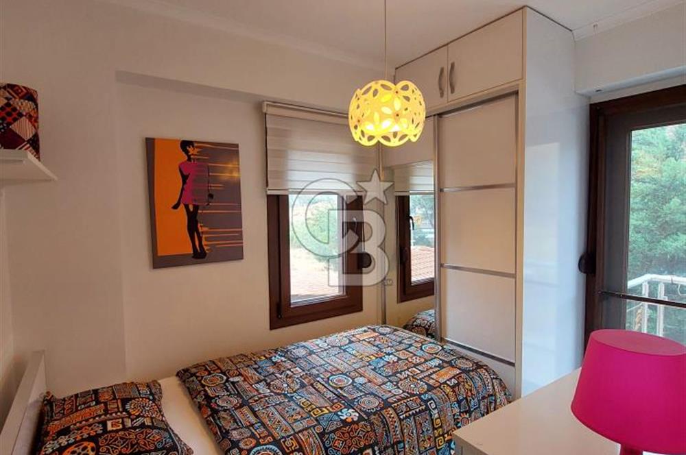 Foça Limnili Sitesinde Eşyalı Kiralık Havuzlu 3+1 Villa