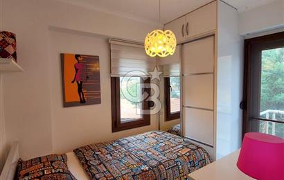 Foça Limnili Sitesinde Eşyalı Kiralık Havuzlu 3+1 Villa