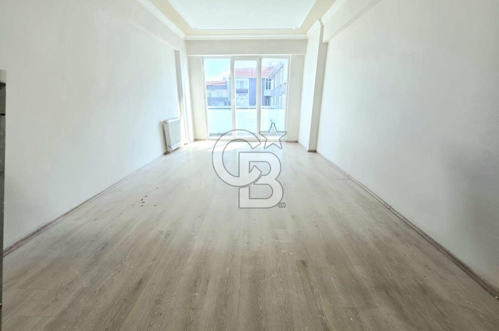GELİBOLU'DA MERKEZİ KONUMDA ARA KAT 2+1 GENİŞ SATILIK DAİRE