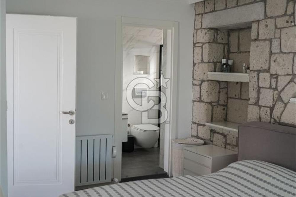 ALAÇATI GÖBENE MAHALLESİNDE SATILIK LÜKS VİLLA