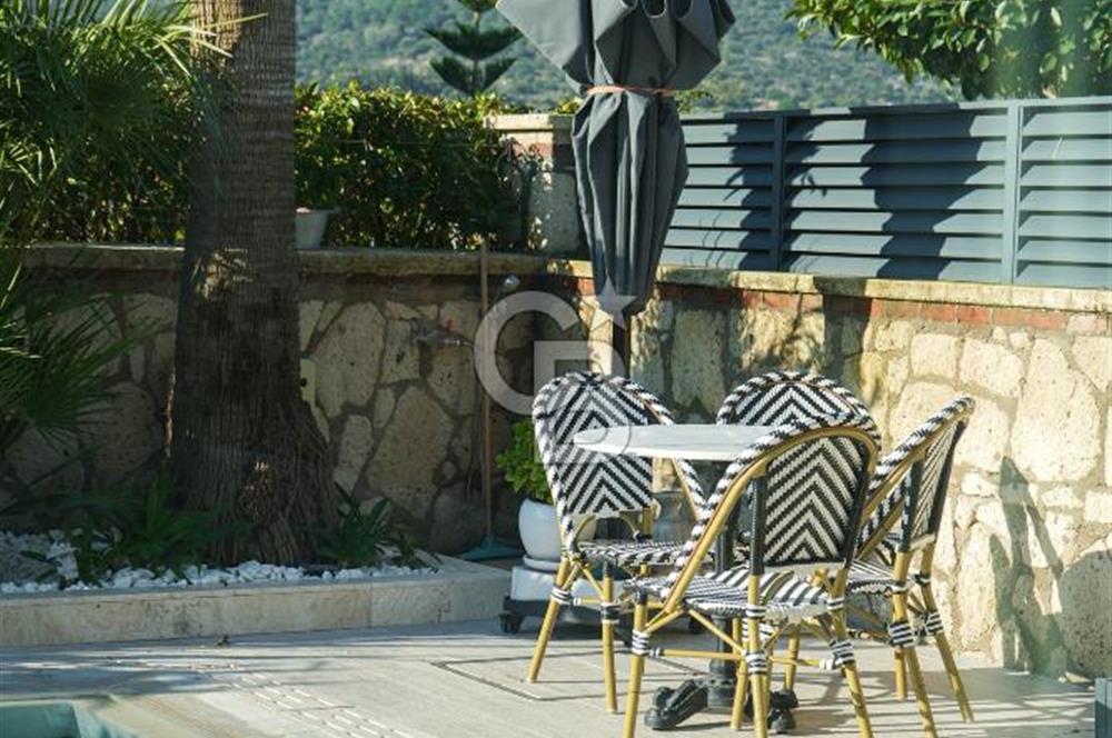 ALAÇATI GÖBENE MAHALLESİNDE SATILIK LÜKS VİLLA