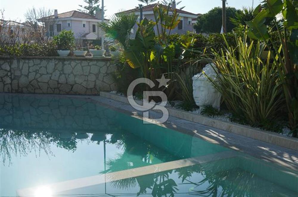 ALAÇATI GÖBENE MAHALLESİNDE SATILIK LÜKS VİLLA