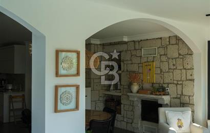 ALAÇATI GÖBENE MAHALLESİNDE SATILIK LÜKS VİLLA